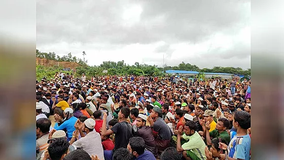 উখিয়ায় লাখো রোহিঙ্গার সমাবেশ, মিয়ানমারে ফিরে যাওয়ার আকুতি 