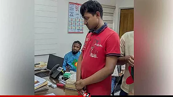 ঢাবি ছাত্রী হেনস্তা, চাকরি থেকে অব্যাহতিতে থাকবেন অর্নব