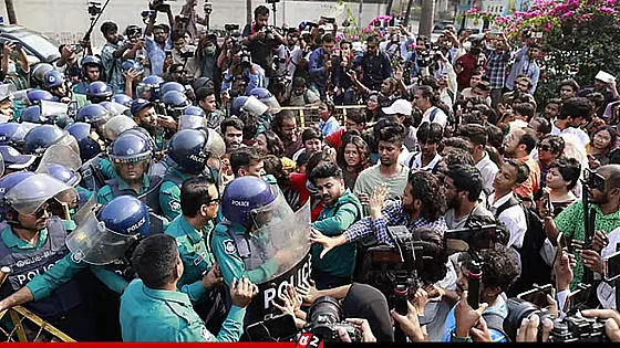 ধর্ষণবিরোধী পদযাত্রায় পুলিশের ওপর হামলা, ১২ জনের নামে মামলা