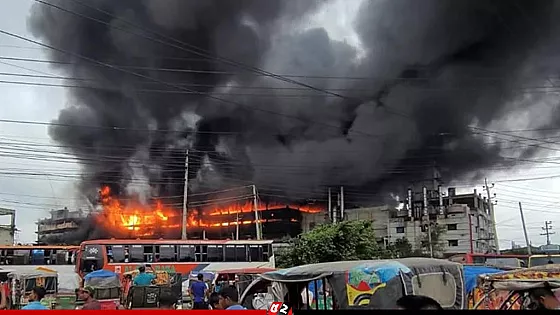 নিয়ন্ত্রণে আসেনি গাজী টায়ার কারখানার আগুন, নিখোঁজ ১৮৭