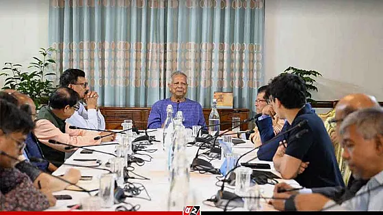 প্রধান উপদেষ্টার নেতৃত্বে জরুরি বৈঠক শুরু