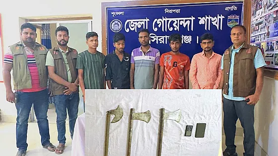 সিরাজগঞ্জে অস্ত্রসহ ৫ ডাকাত গ্রেপ্তার