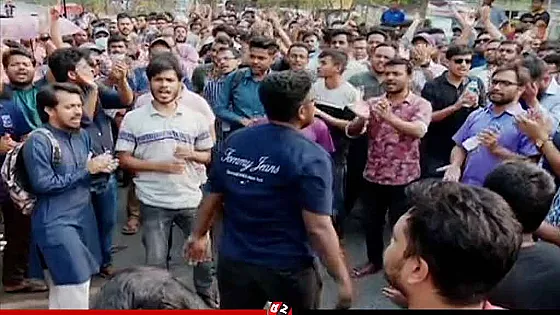 বিসিএসের লিখিত পরীক্ষা পেছানোর দাবিতে যমুনা অভিমুখে যাত্রা