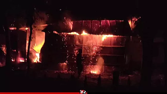 সাদ্দামের বাড়ির খড়ের ঘরে আগুন