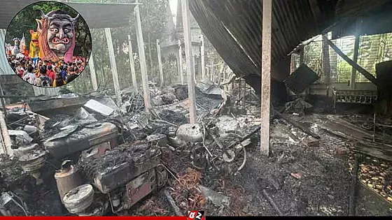 পয়লা বৈশাখের মোটিফ নির্মাণকারী শিল্পীর বাড়িতে আগুন