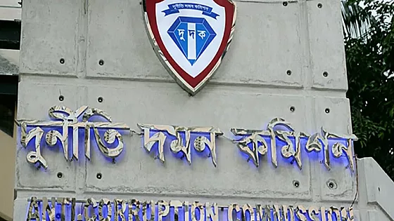 দেশের ৩৫ সাব-রেজিস্ট্রি অফিসে অভিযান চালাচ্ছে দুদক