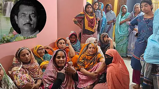 মেয়েকে উত্ত্যক্তের প্রতিবাদ করায় বাবাকে মাথা থেঁতলে হত্যা 