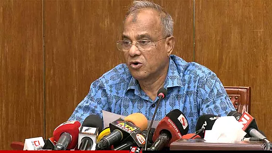 রাজধানীর চার থানা পরিদর্শনে স্বরাষ্ট্র উপদেষ্টা