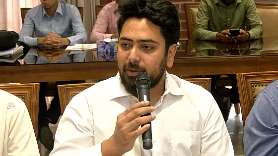 একটি দলকে সরিয়ে আরেকটি দলকে  বাসানোর জন্য অভ্যুত্থান হয়নি: নাহিদ