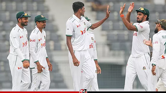 দিনের শুরুতে নাহিদের জোড়া আঘাত