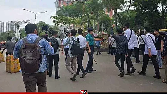 সায়েন্সল্যাবে ফের সংঘর্ষে ঢাকা কলেজ ও সিটি কলেজের শিক্ষার্থীরা