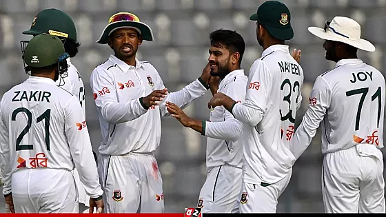 দিনের শেষবেলায় সিলেট টেস্টে নানা মোড়