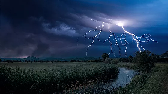 রাতেই যেসব অঞ্চলে হতে পারে বজ্রবৃষ্টিসহ ঝড়