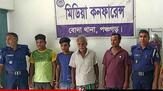 অসামাজিক কর্মকাণ্ড পরিচালনার দায়ে বাড়ির মালিকসহ গ্রেপ্তার ৫ 