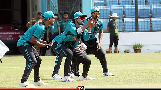 টস হেরে বোলিংয়ে বাংলাদেশ