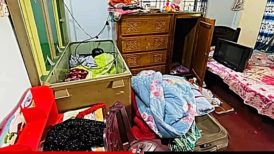অসুস্থ গৃহকর্তাকে পানি পান করিয়ে সুস্থ করে বাসায় ডাকাতি