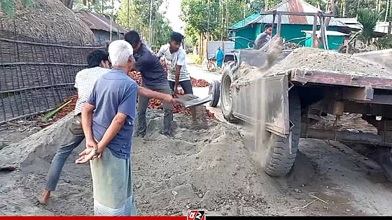 নিম্নমানের সামগ্রী দিয়ে সড়ক নির্মানের অভিযোগে দুদকের অভিযান