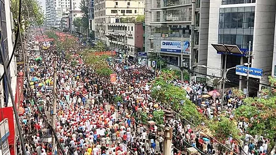 নয়াপল্টনে বিএনপির শ্রমিক সমাবেশে নেতাকর্মীদের ঢল   