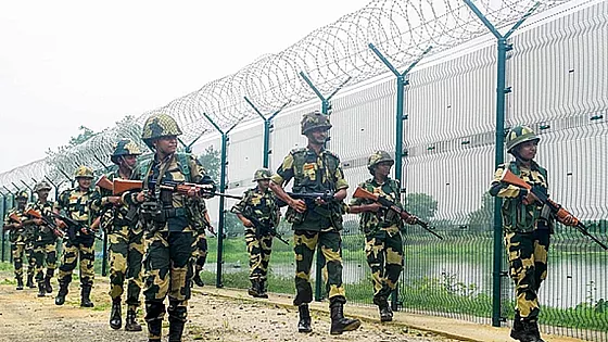 হাতীবান্ধায় বিএসএফের গুলিতে বাংলাদেশি আহত 