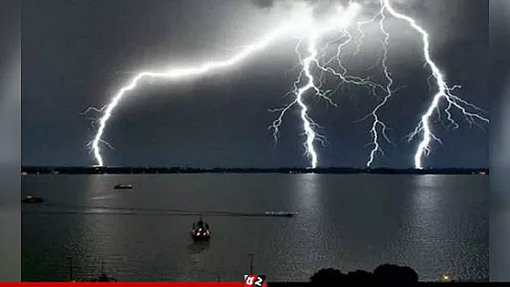 ১২ জেলায় রাত ১টার মধ্যে বজ্রবৃষ্টির পূর্বাভাস