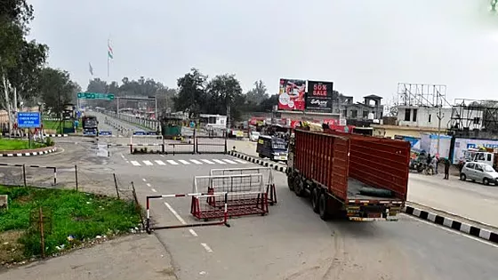 পাকিস্তান থেকে পণ্য আমদানি নিষিদ্ধ করলো ভারত