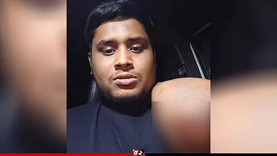 হাসনাত আবদুল্লাহর গাড়িতে হামলা