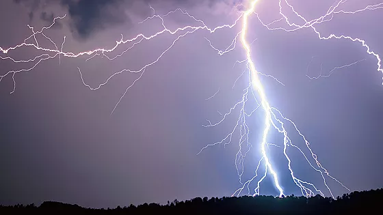 স্কুলে যাওয়ার পথে বজ্রপাতে ৩ ছাত্রীর মৃত্যু