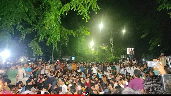 মধ্যরাতে যমুনার সামনে এনসিপির কেন্দ্রীয় নেতাদের অবস্থান