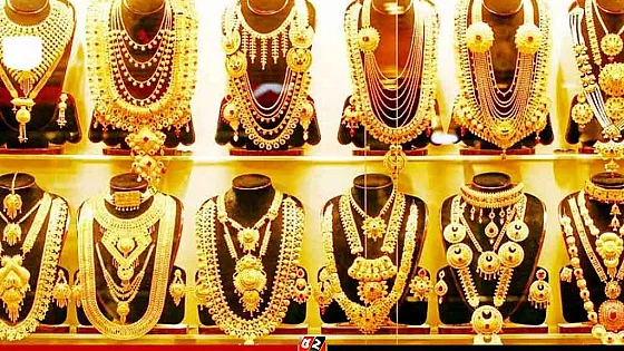 আবারও দেশের বাজারে কমলো স্বর্ণের দাম