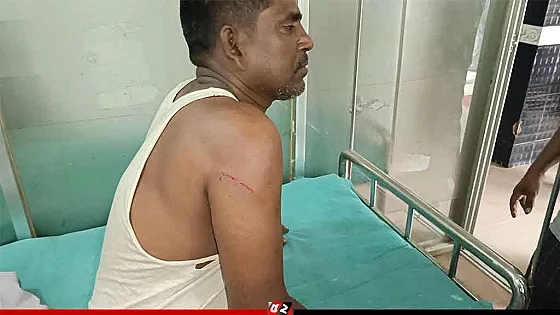 রাস্তা দখলে বাধা দেয়ায় ছাত্রদল নেতাসহ দুজনকে মারধর