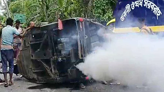 খুলনায় ট্যাংকলরি-মাহিন্দ্রা সংঘর্ষ, নিহত ৩