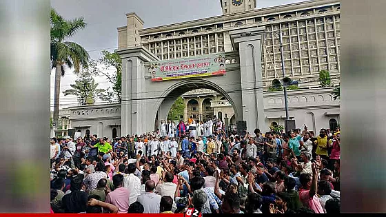 গুলিস্তানে রাস্তা আটকে ইশরাক সমর্থকদের বিক্ষোভ