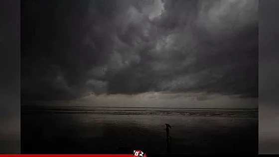 সাগরে লঘুচাপের নাচনে, ঝড়-বৃষ্টির ছোঁয়ায় সতর্ক সংকেতের আভাস