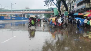 সকাল থেকেই বৃষ্টি, লঘুচাপে দেশজুড়ে বৈরী আবহাওয়া