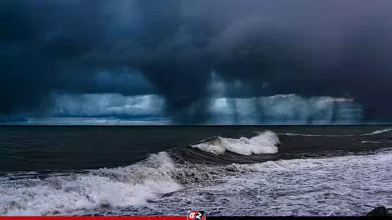গভীর নিম্নচাপে বঙ্গোপসাগরের বুকে বাজছে ঝড়ের ডাক, ৪ বন্দরে সতর্কবার্তা