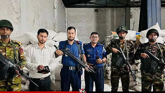 সেনাবাহিনীর অভিযানে ১৬ টন সরকারি চাল জব্দ, আটক ৮