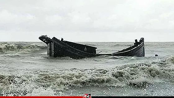 মেঘনায় ৩৯ যাত্রীসহ ট্রলারডুবি
