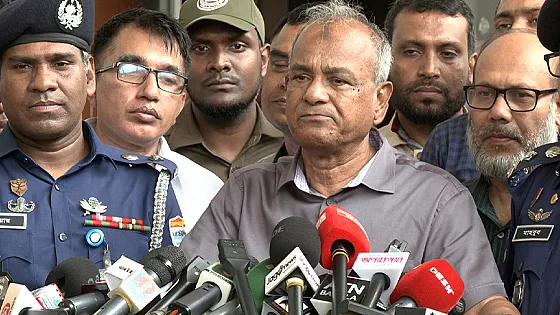 ঈদযাত্রায় ভোগান্তি কমাতে সর্বোচ্চ চেষ্টা চলছে : স্বরাষ্ট্র উপদেষ্টা