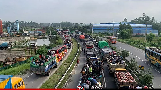 ঈদে ঘরমুখো মানুষ, যমুনা সেতু এলাকায় ২৫ কিমি যানজট