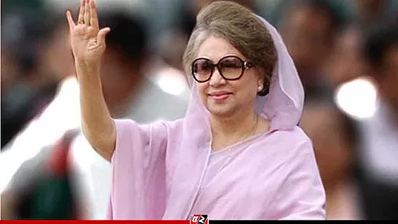 খালেদা জিয়ার গুলশানের বাড়ির নামজারির কাগজ পৌঁছে দিলেন উপদেষ্টা 
