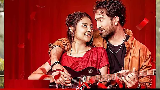 মুক্তির পরই দর্শকদের নজরে সেরা আশিকি