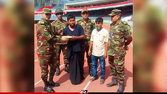 পতাকা বিক্রেতার পাশে সেনাবাহিনী, দিল এক লাখ টাকার সহায়তা