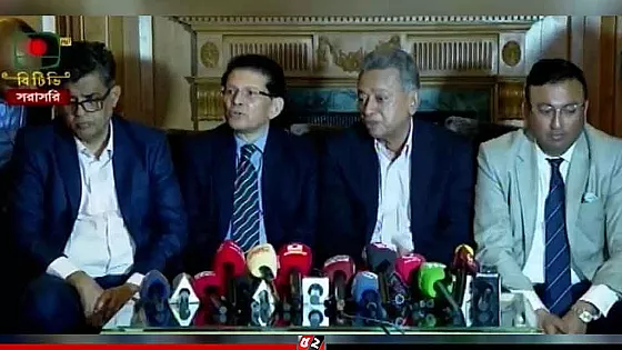তারেক রহমান যখন ইচ্ছা উনি দেশে ফিরতে পারবেন : আমির খসরু