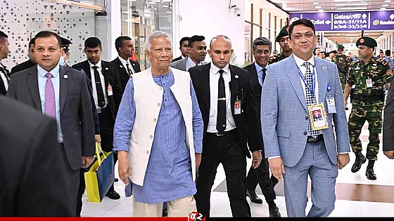 যুক্তরাজ্য সফর শেষে দেশে ফিরলেন প্রধান উপদেষ্টা