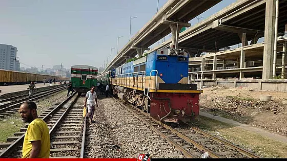 ট্রেনে কাটা পড়ে ৩ বন্ধু নিহত