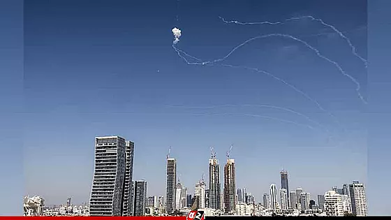 ইসরাইলে ফের হামলা করেছে ইরান, দূতাবাস থেকে নাগরিকদের সরিয়ে নিচ্ছে যুক্তরাজ্য