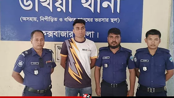 অস্ত্র, সামরিক সরঞ্জাম ও মাদকসহ চাকরিচ্যুত সেনা সদস্য আটক   