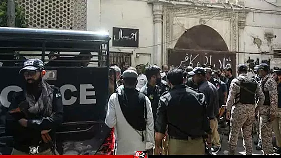 আত্মঘাতী বোমা হামলায় পাকিস্তানে ১৩ সেনা নিহত