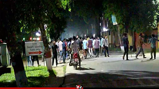 বাকৃবিতে শিক্ষার্থীদের ওপর বহিরাগতদের হামলা, ভিসির বাসভবন ঘেরাও