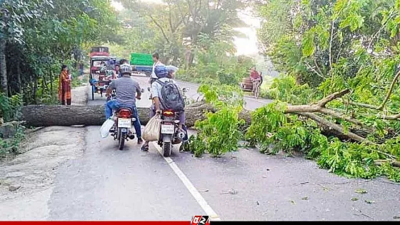 ভাঙ্গায় টানা তৃতীয় দিনের মহাসড়ক অবরোধে যান চলাচল বন্ধ